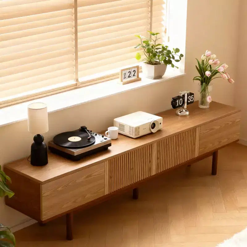 Meuble TV en bois naturel de 220 cm avec portes à lattes, pour téléviseurs jusqu'à 90"