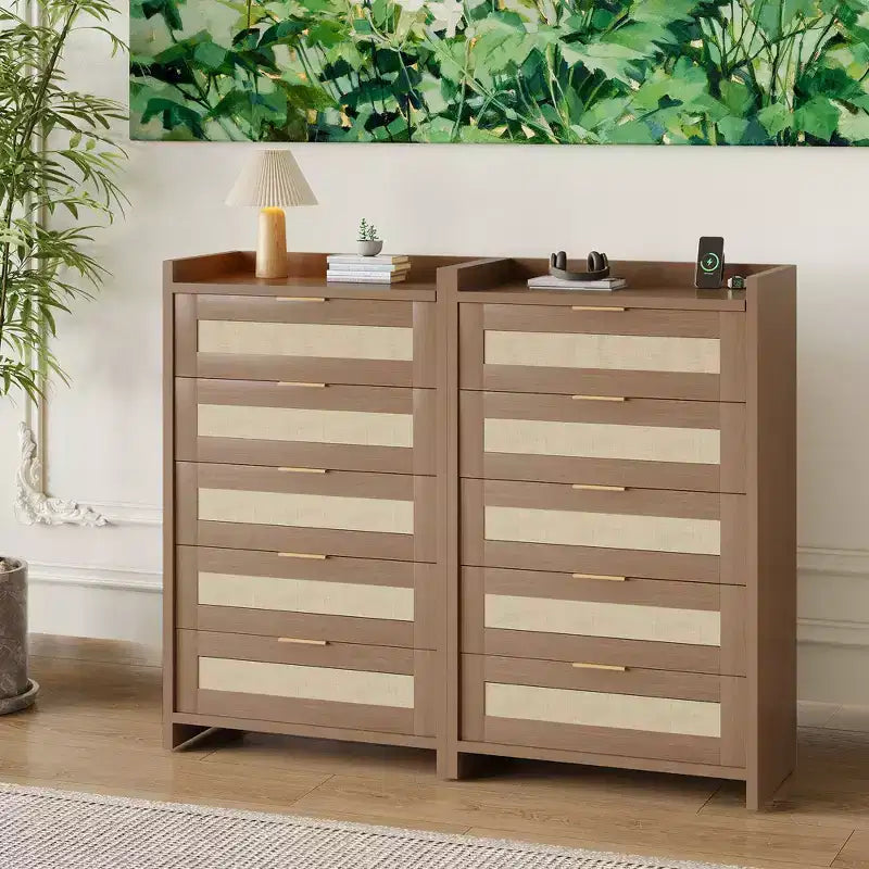 Commode 5 tiroirs en rotin Chêne foncé / Chêne clair, armoire de rangement tressée de 117 cm de haut, simple