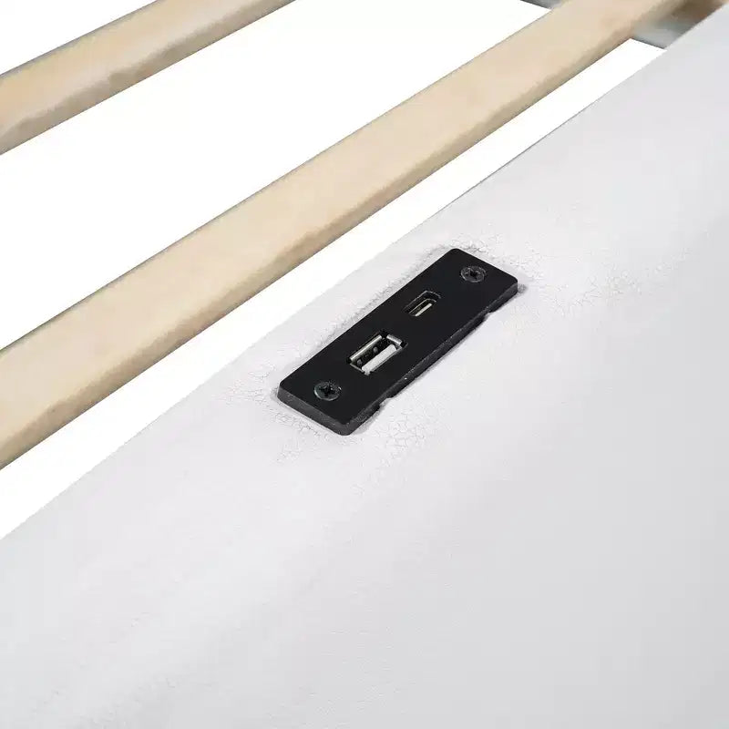 Lit plateforme jumeau rembourré rose/blanc avec garde-corps et station de recharge, 1 personne
