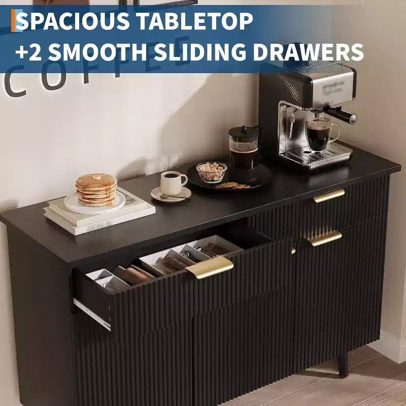 Buffet cannelé en bois naturel avec 3 portes et 2 tiroirs