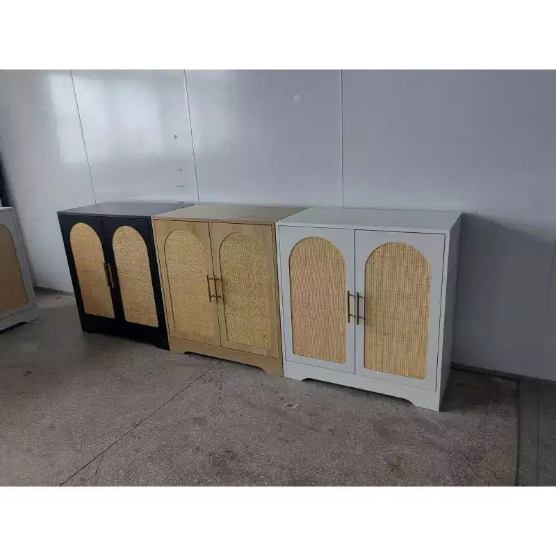 Buffet deux portes en rotin avec étagère fixe – Noir / Marron / Blanc