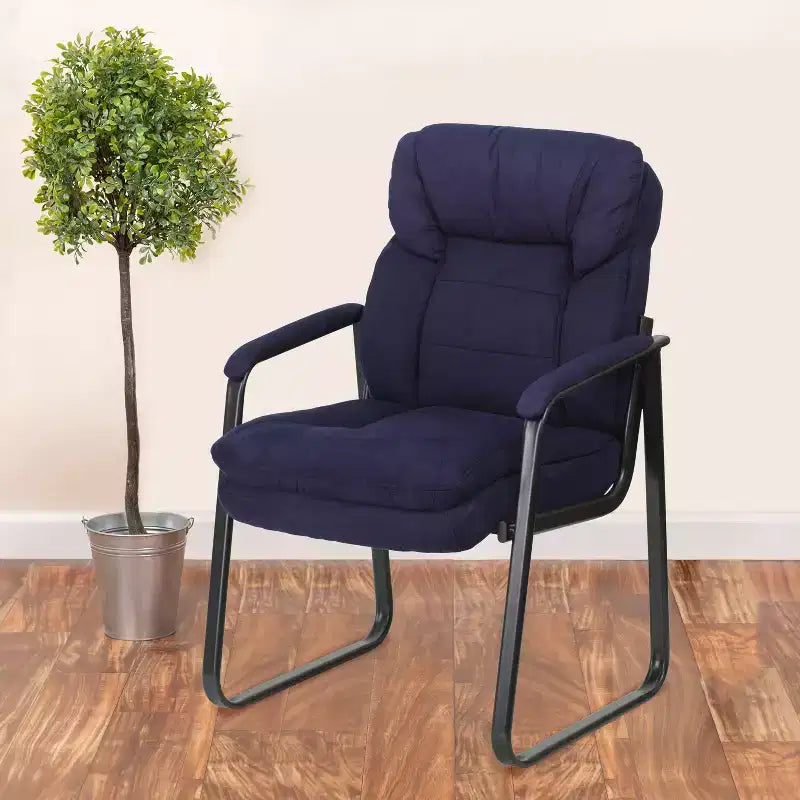 Chaise visiteur en microfibre avec accoudoirs fixes et piètement luge, 1 place