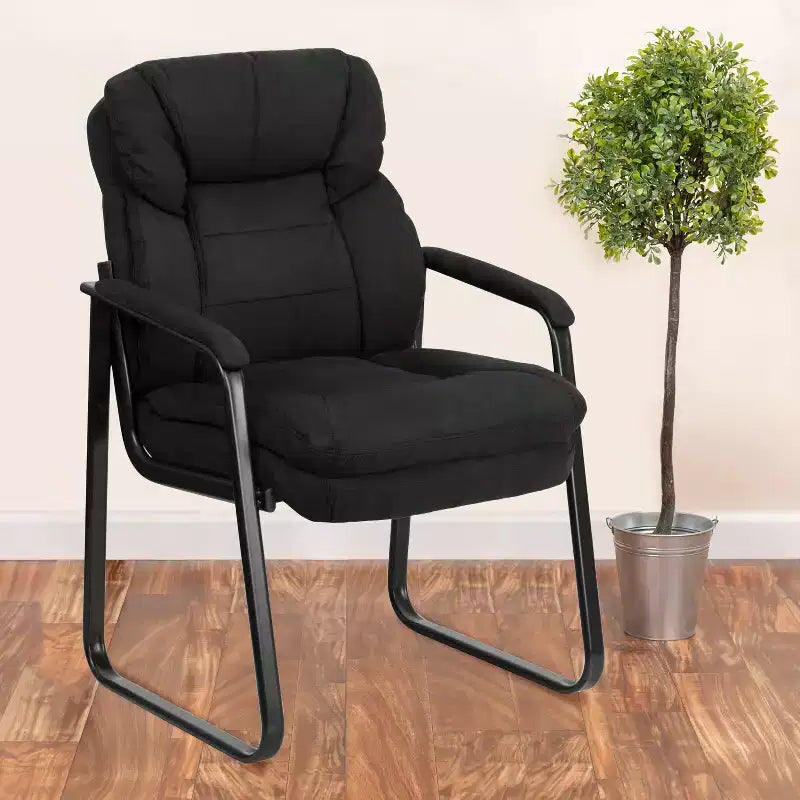 Chaise visiteur en microfibre avec accoudoirs fixes et piètement luge, 1 place
