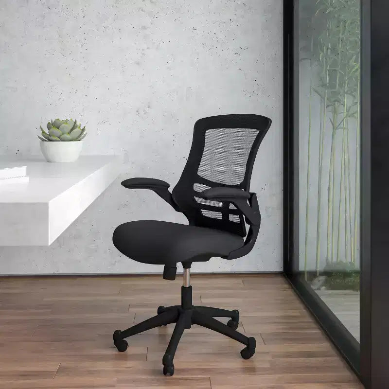 Fauteuil de bureau pivotant en maille à dossier mi-hauteur multicolore avec accoudoirs relevables, siège unique
