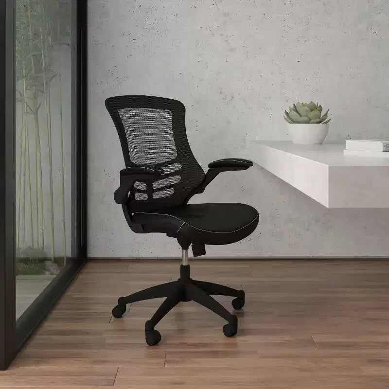 Fauteuil de bureau pivotant en maille à dossier mi-hauteur multicolore avec accoudoirs relevables, siège unique